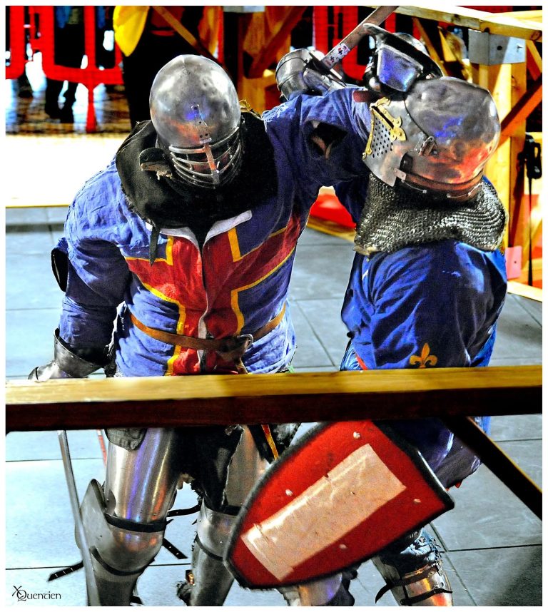 Duel épée et bouclier en armure